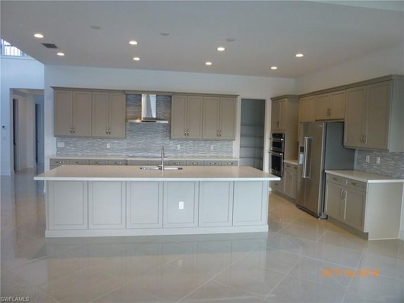 2nd image of 9275 Woodhurst Dr