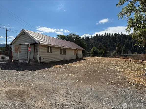 8830 School Street, Dryden, WA 98821