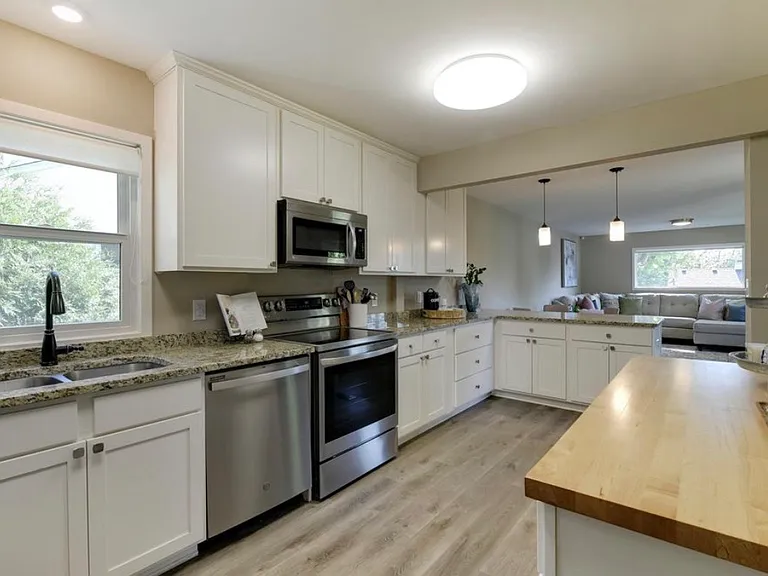 3435 Zenith Ave N — Photo 4