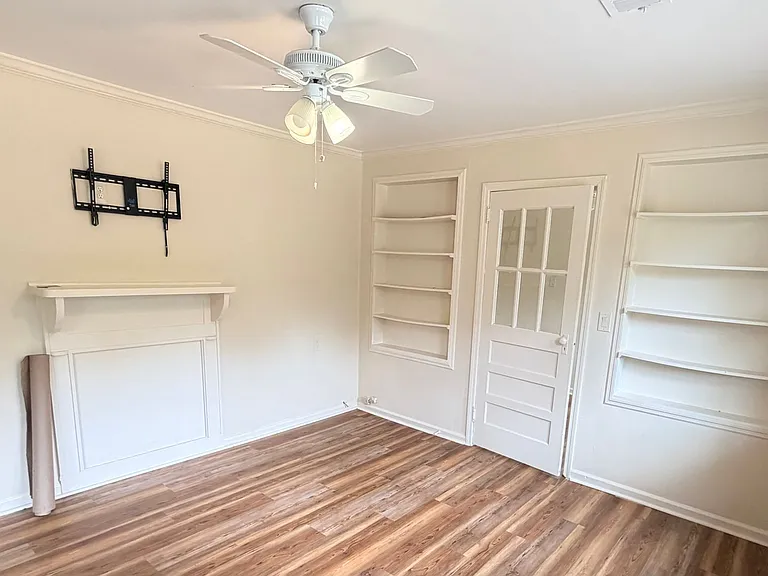 3406 Holly Springs Rd — Photo 3