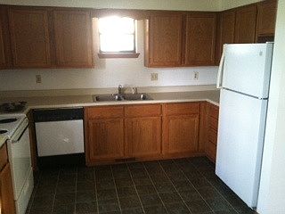 2nd image of 565A Knox Ave