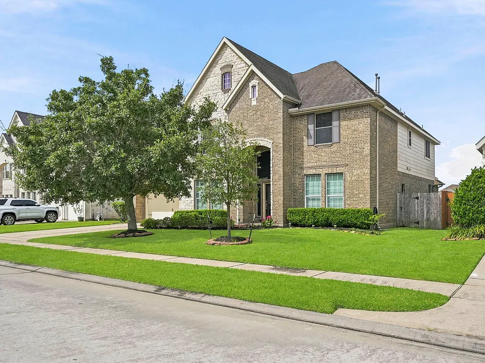 14403 Lakepointe Bend Ln