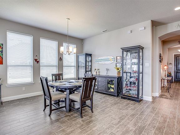 5th image of 403 Morning Glory Ln