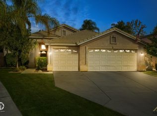820 Loch Lloyd Ln, Bakersfield, CA 93312