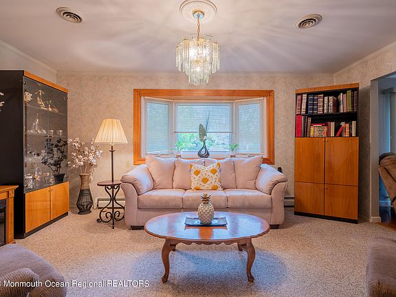 4th image of 126 Charlotteville Drive