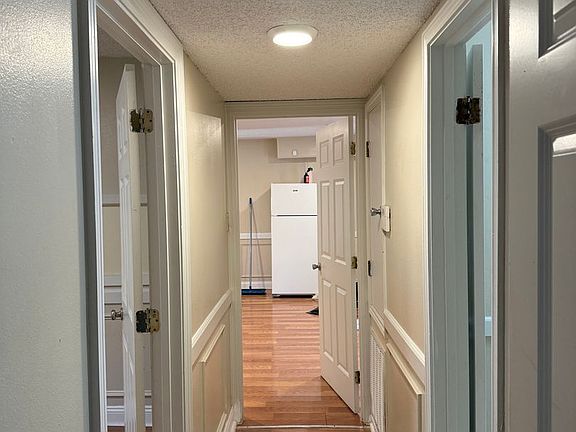 4th image of 3349 Ridgelake Dr Suite 206