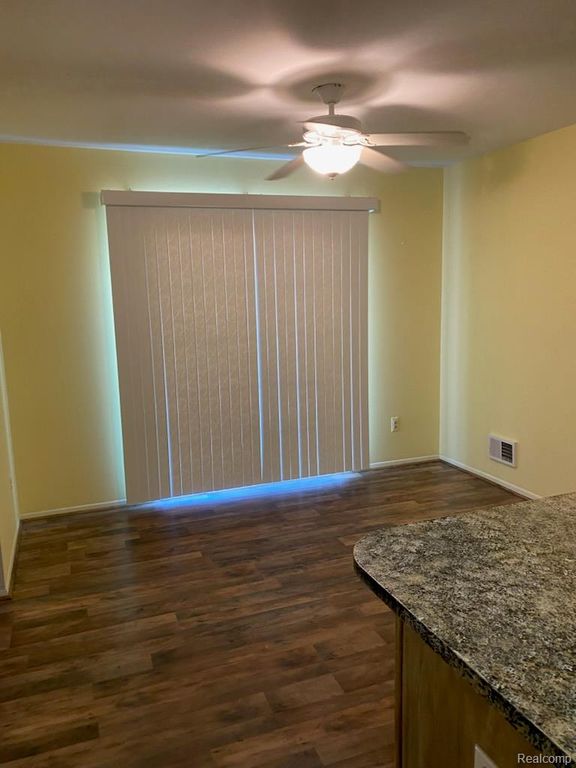 20404 Birch Meadow Dr, Clinton Township, MI - View 4