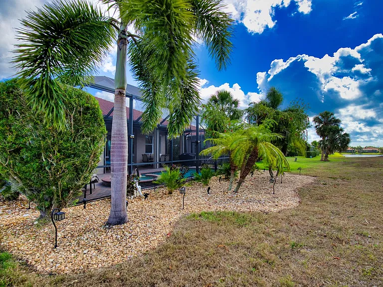 116 Pesaro Dr — Photo 46
