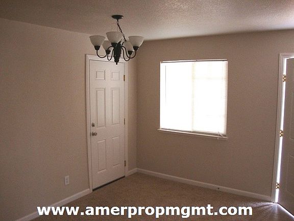 5th image of 3656 Lowry Dr