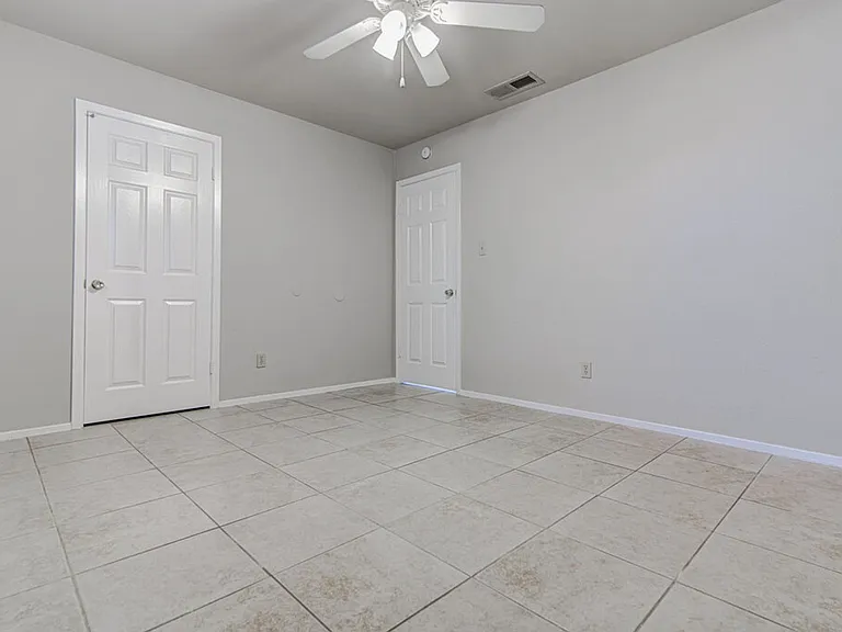 900 Sirocco Dr — Photo 15