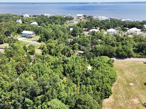 134 Julia St, Bay Saint Louis, MS 39520