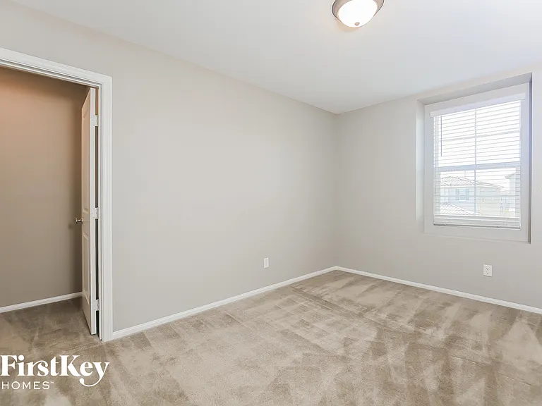 9450 Yorkshire Coast Ave — Photo 12