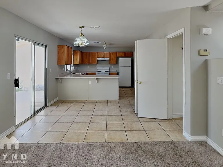 695 Emerald City Ave — Photo 5
