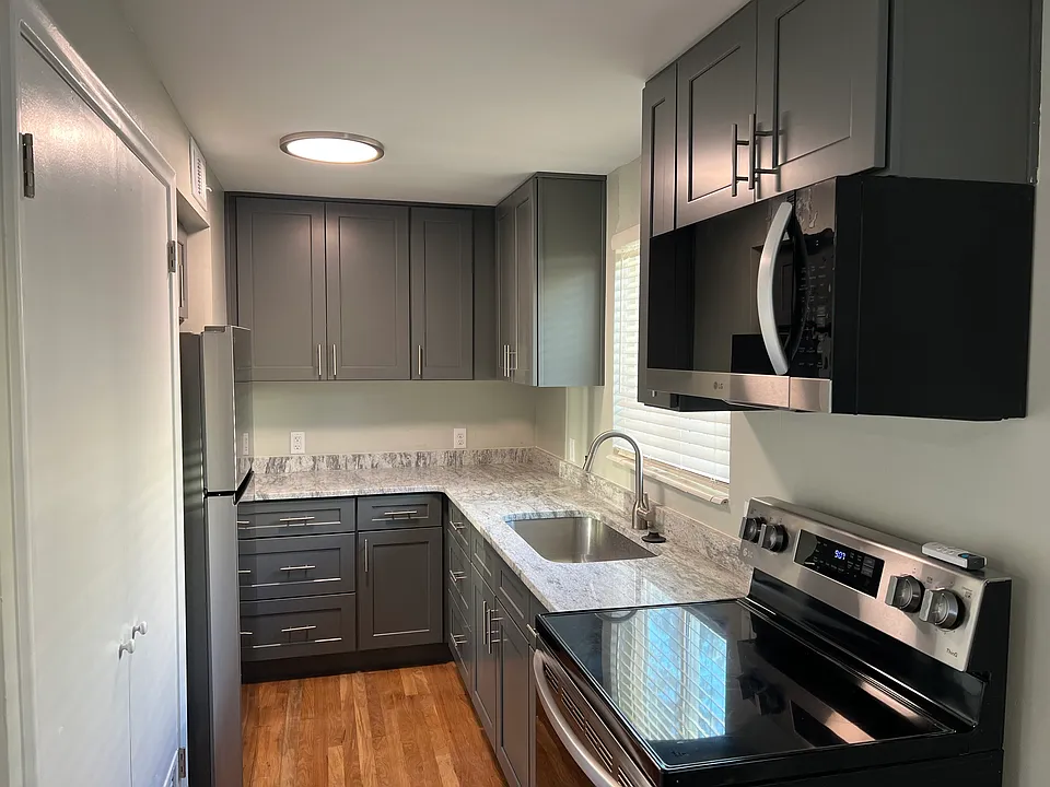 571 E 4th Ave #6