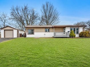254 Hickory Dr, Crystal Lake, IL 60014