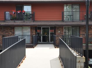8555 W Waterford Ave APT 2, Greenfield, WI 53228