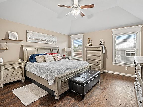 5th image of 2108 Lester Ave