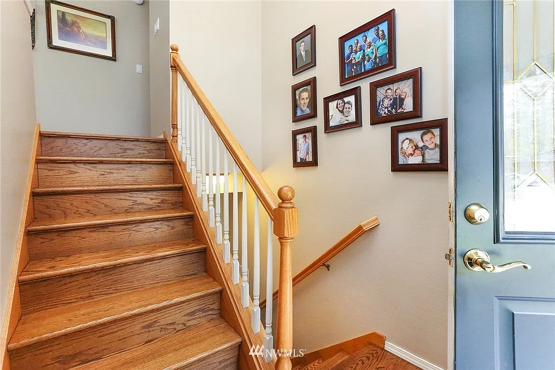 5 bed, 2270 sqft, $4,700 — Photo 4