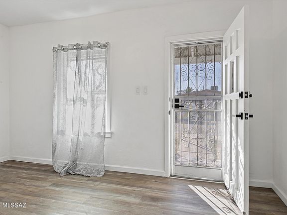 3rd image of 428 W Rosales St
