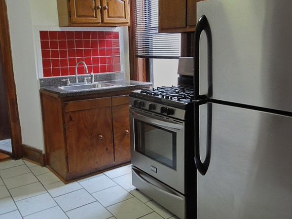 2nd image of 439 Lincoln Pl APT 11