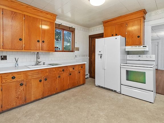 3rd image of 32 Vernon St