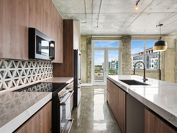 4th image of 445 N Andrews Avenue #402