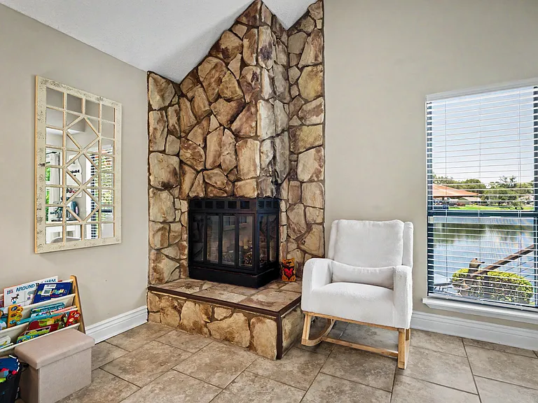4487 Carolyn Cove Ln S — Photo 18