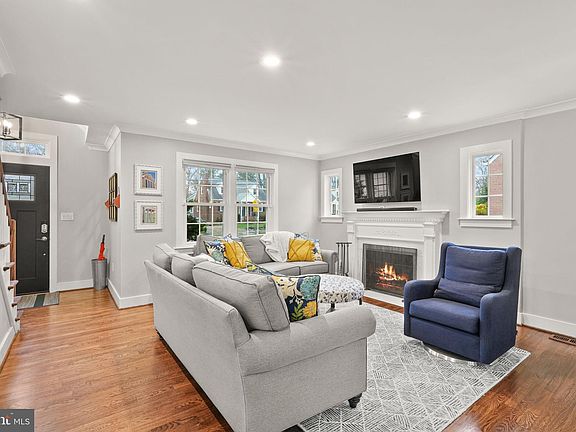 4th image of 2923 Rogers Dr