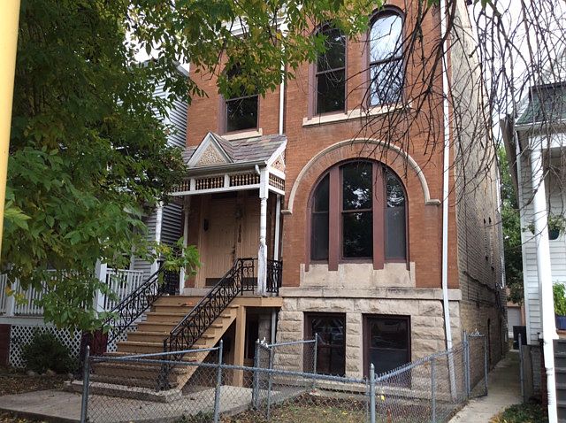 1st image of 1918 W Belle Plaine Ave