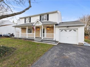 36 Close Hollow Dr, Hamlin, NY 14464