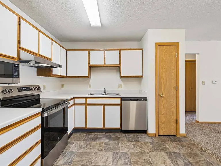 Highland View Apartments — Photo 216