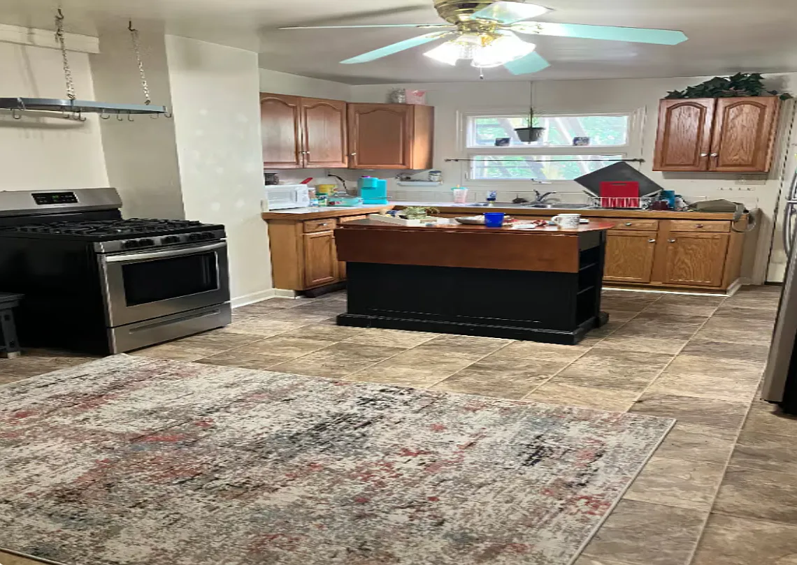 2 bed, 1000 sqft, $1,275 — Photo 1