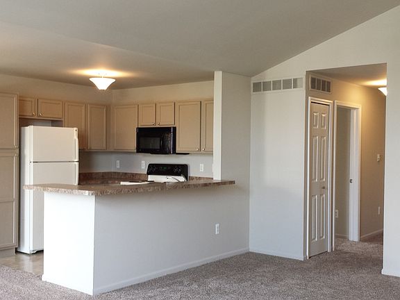 3rd image of 15342 Cornell Dr