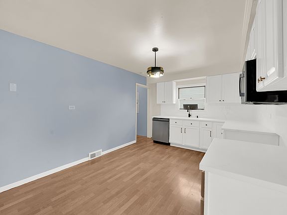 3rd image of 4933 S Lockwood Ave