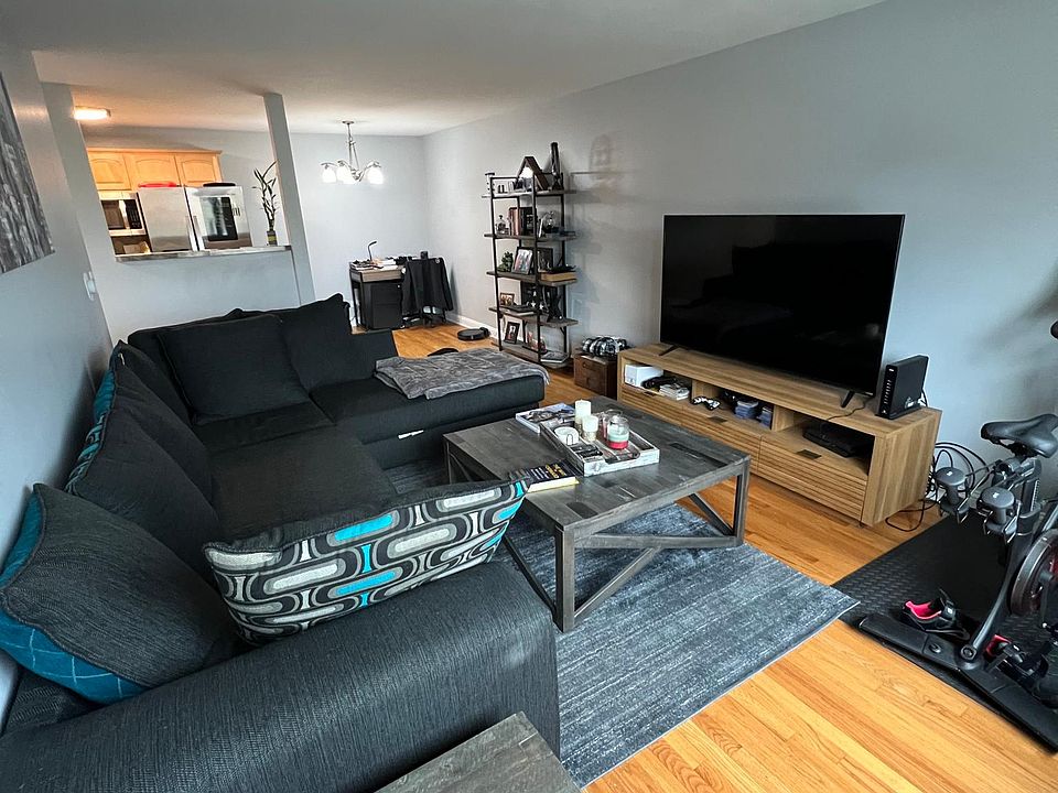 1st image of 4600 N Cumberland Ave Unit 112