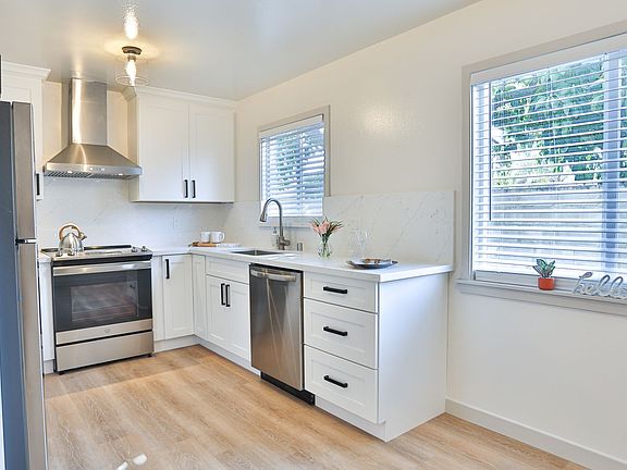 5th image of 460 E Maude Ave Unit 3