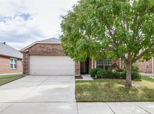 8728 Sagebrush Trl, Aubrey, TX 76227