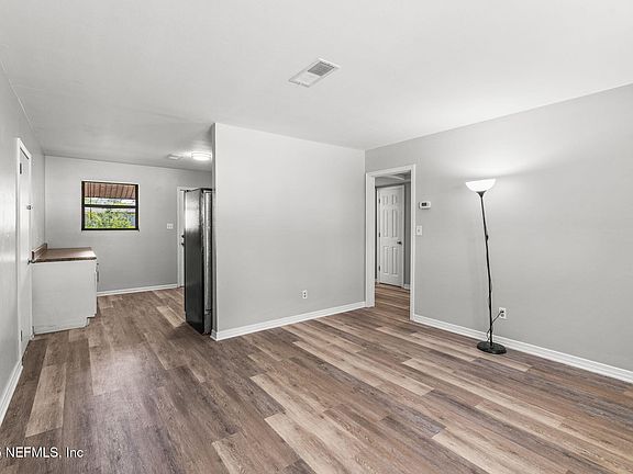 5th image of 10235 SWARTHMORE Drive