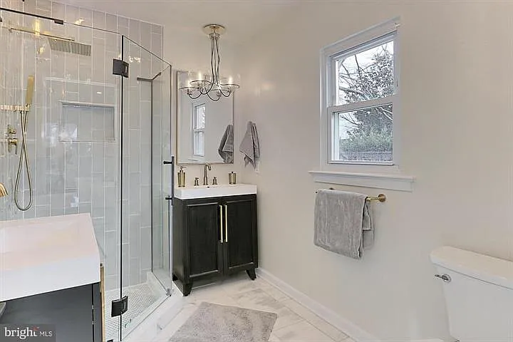 2501 Crest St — Photo 24