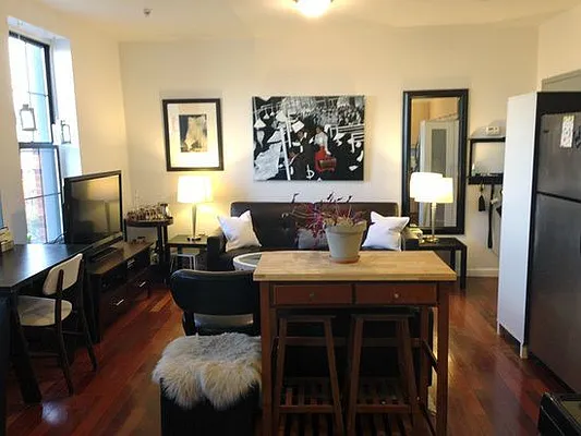 Rented by Premier Metro Realty Corp | media 25