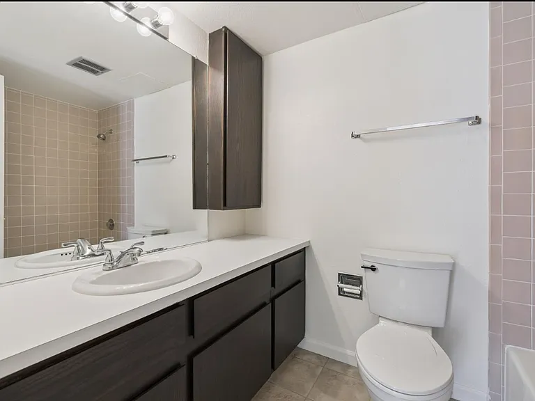 Post House Apartments — Photo 18