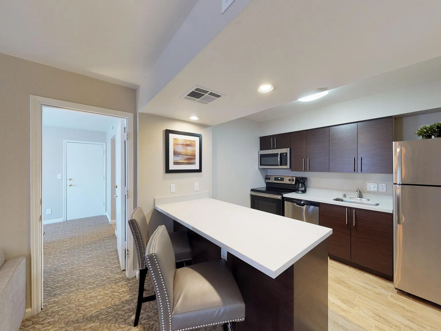 1 bed, 592 sqft, $3,870 — Photo 4