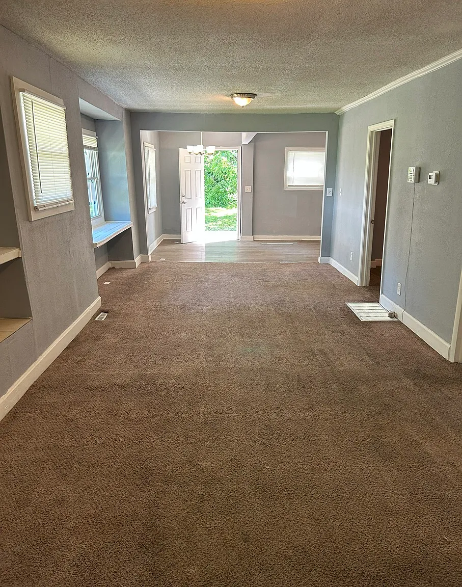2 bed, 890 sqft, $1,150 — Photo 2