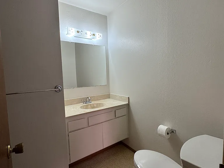 1045 Alta Mira Dr #B — Photo 10