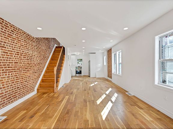 4th image of 16510 120th Ave