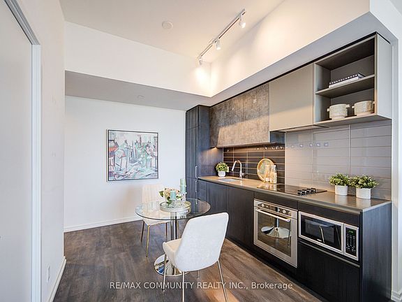 4th image of 1000 Portage Pkwy #1712