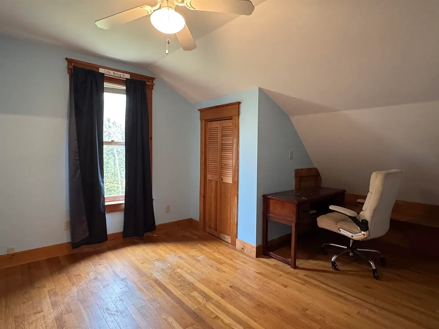 3 bed, 1.5 bath, 2061 sqft, $3,150 — Photo 2