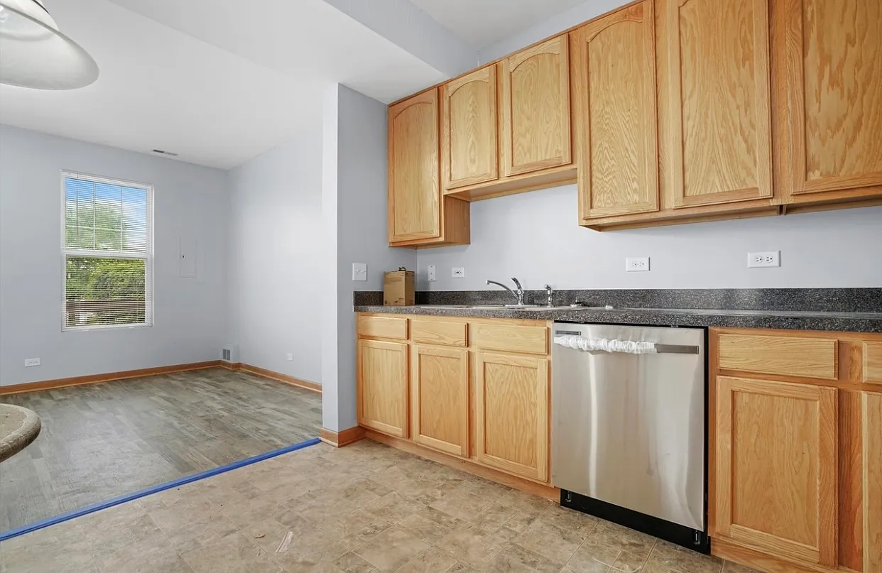 2 bed, 1.5 bath, 1148 sqft, $2,350 — Photo 3