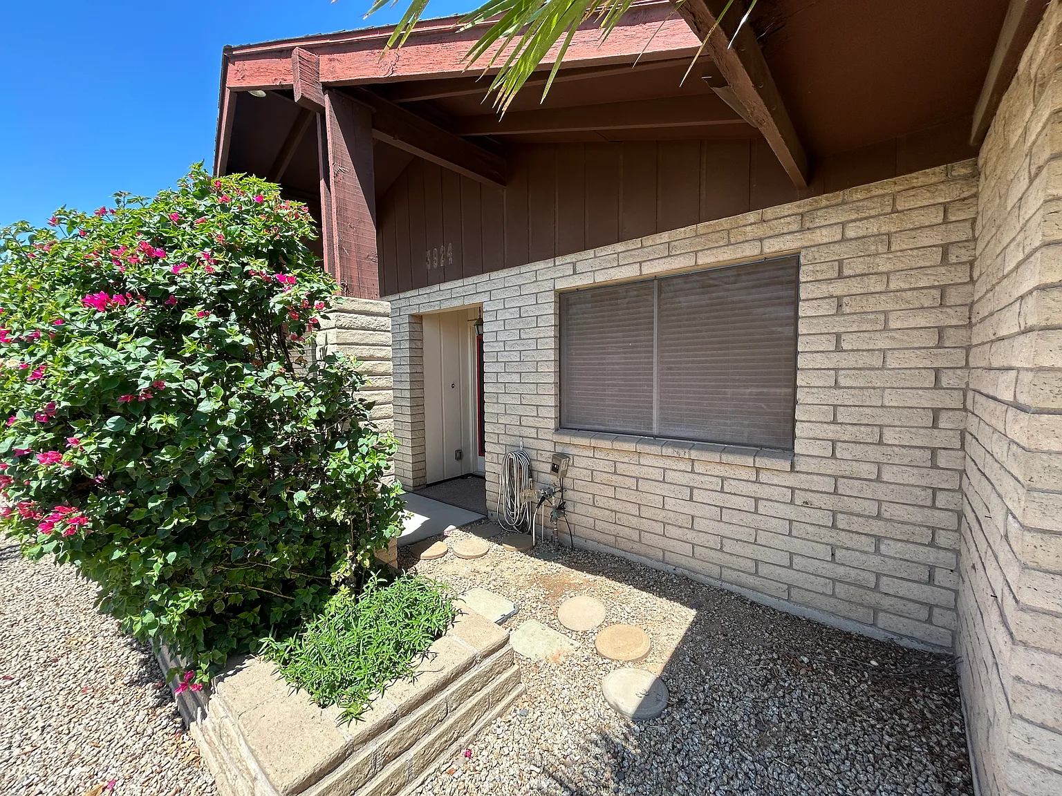 4 bed, 2.0 bath, 2081 sqft, $2,995 — Photo 4