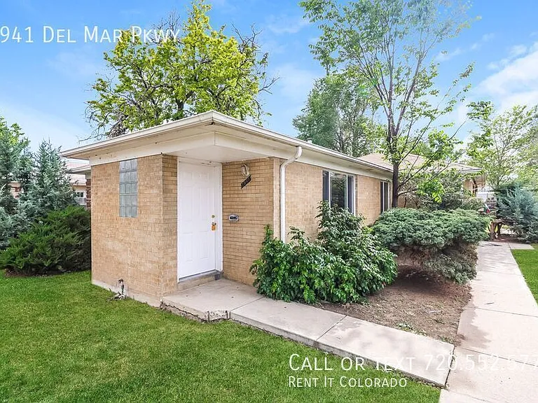1941 Del Mar Pkwy — Photo 1